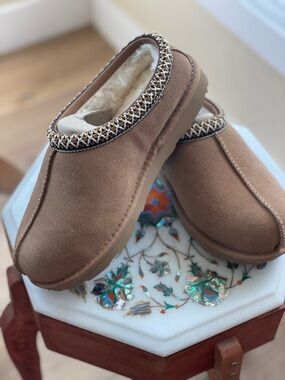 Cozy Brown Faux-Suede Women's Slip-On Slippers